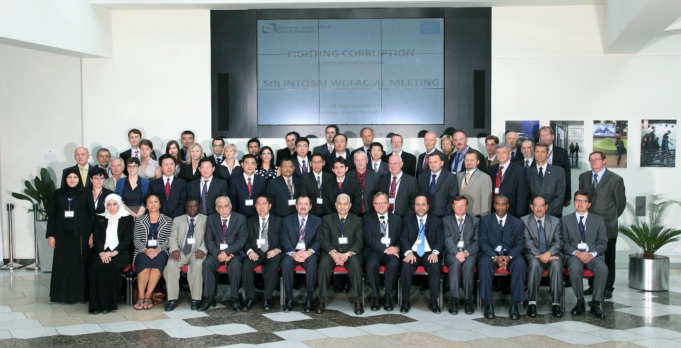 Účastníci semináře zaměřeného na boj proti korupci - Praha, září 2011
