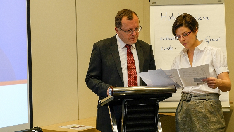 Prezident NKÚ Miloslav Kala a tisková mluvčí NKÚ Olga Málková